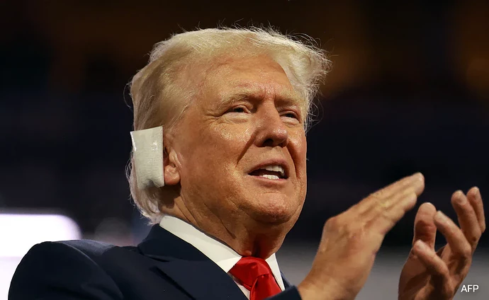 lgq0obi8_trump-at-convention-with-bandaged-ear-afp_625x300_16_July_24